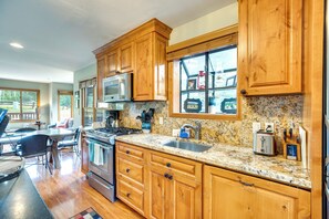Fridge, microwave, stovetop, dishwasher - Mountain Village Home Steps to Ski Lift & Shuttle! (Mountain Village)