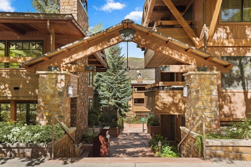 Moderne Downtown Mountainside 3BR Appartement w / piscine, bain à remous, WiFi gratuit, à Aspen pour 9 personnes GREAT Locat