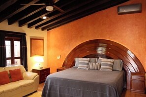 5 chambres, coffres-forts dans les chambres, bureau, rideaux occultants