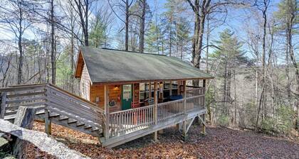 Cabin w/ Hot Tub - Near Nantahala Outdoor Center!