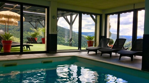 Wunderschöne Lage mit Hallenbad und Wellnessbereich, atemberaubende Aussicht