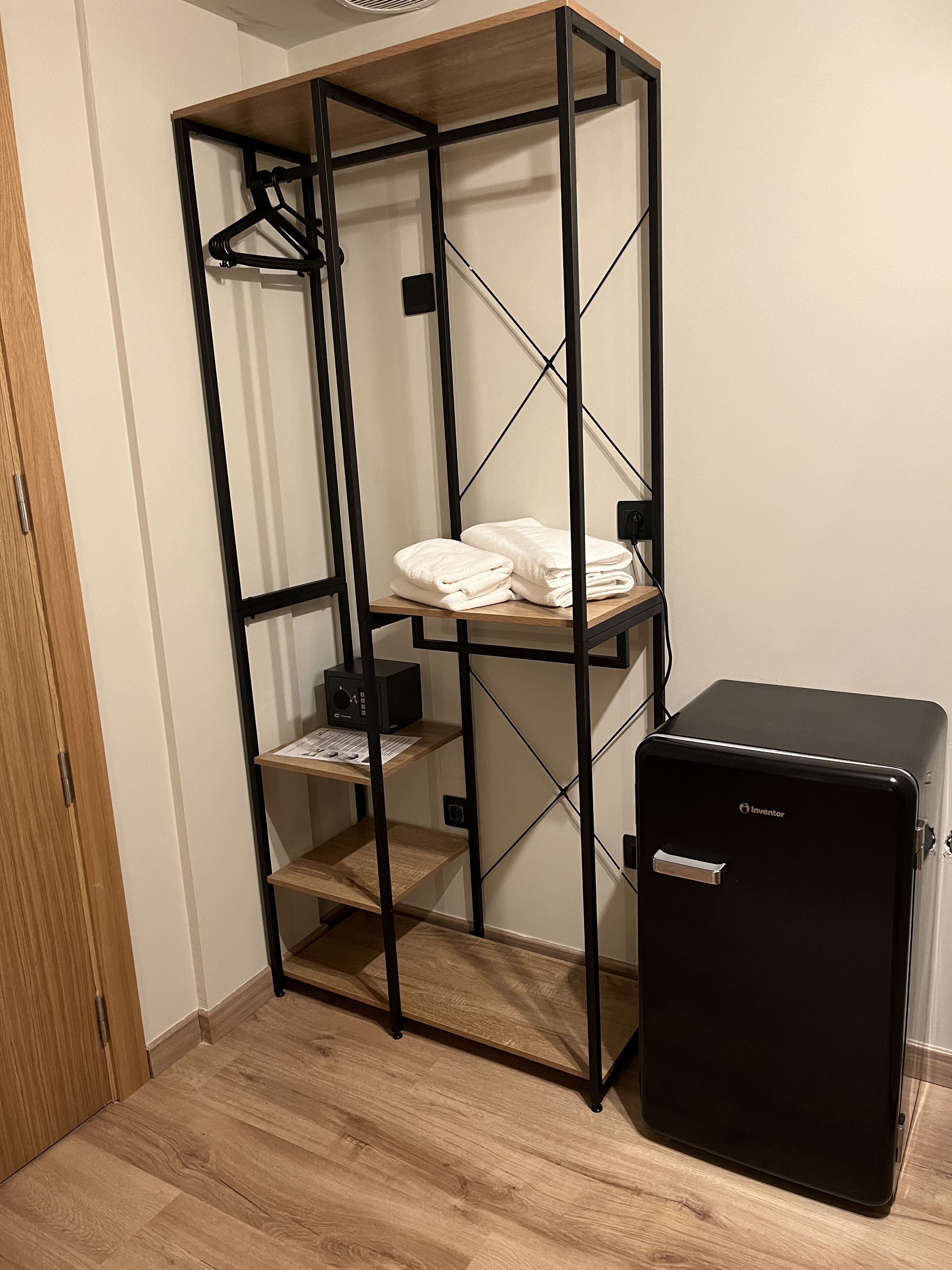 adapted single - 2 beds | individually decorated, individually furnished, free wifi, bed sheets