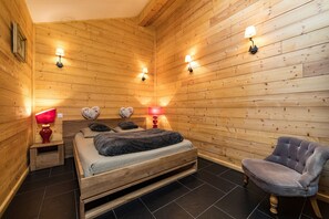 4 bedrooms, iron/ironing board, travel cot, free WiFi