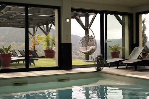 Piscine intérieure, espace bien-être, et terrasse au coeur des Vosges