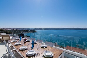 Outdoor dining - Penthouse Deep Blue near Trogir (Trogir)