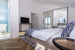 5 bedrooms, desk, iron/ironing board, free WiFi
