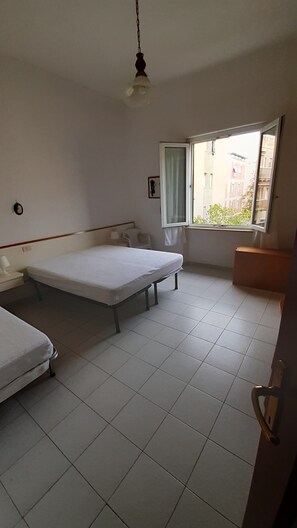 1 Schlafzimmer, Bügeleisen/Bügelbrett, Bettwäsche