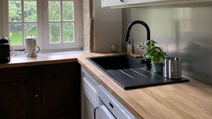 Kaffetrakter/tekoker, kjøleskap, mikrobølgeovn og ovn