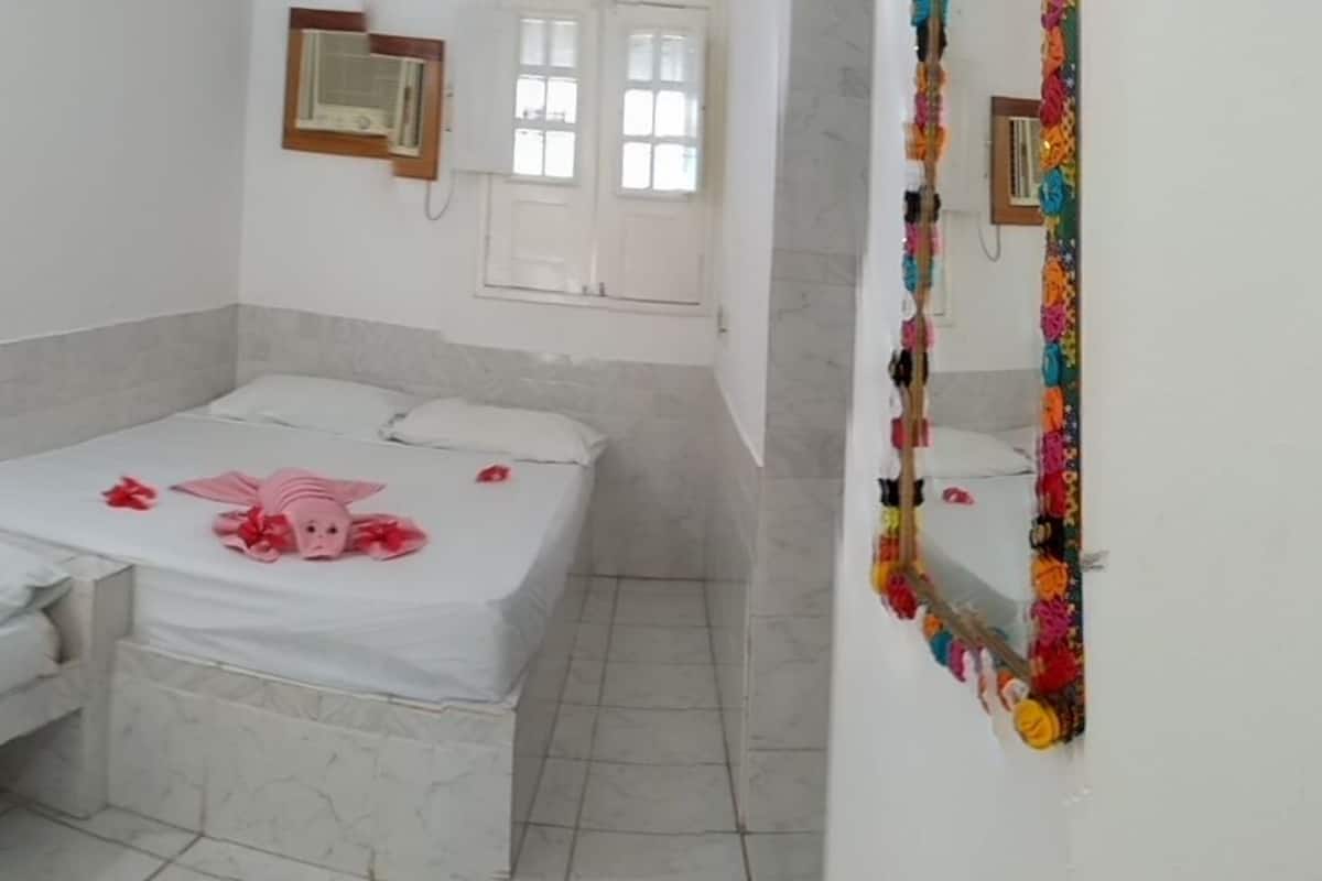 Standard Triple Room, Multiple Beds, Non Smoking | WiFi (free), bed sheets