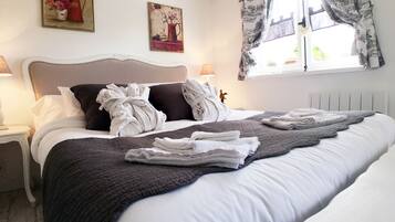 1 bedroom, in-room safe, desk, iron/ironing board