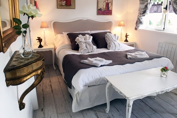 Chambre au rez-de-chaussée
Lit Queen Size 160 x 200