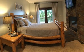 3 bedrooms, desk, WiFi, bed sheets - Luxury Lakehouse in Mammoth Cave with amazing sunset view and relaxing fire-pit. (Mammoth Cave)