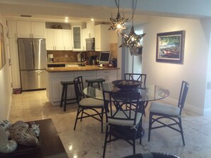 Dining - Paradise Found, Unique Location (Key Biscayne)