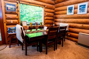 Dining - Beautiful Hand-Crafted Log Chalet - Great Views  (Girdwood)