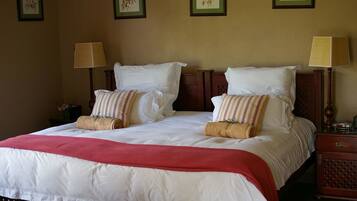 Luxury Suite | Minibar, in-room safe, desk, free WiFi