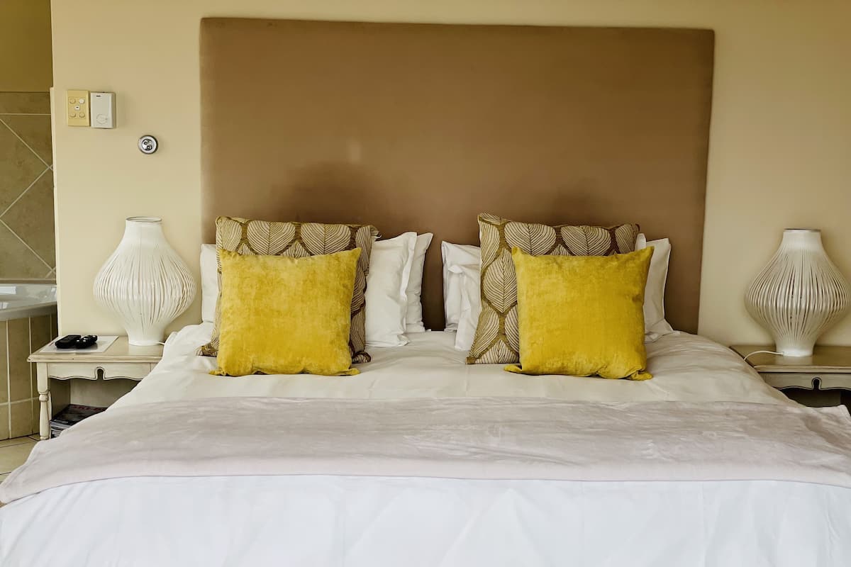 1 bedroom, premium bedding, minibar, in-room safe