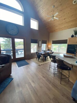 Interior - Private house:2 acres & river access *No pet fee! (Buena Vista)