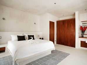 3 slaapkamers, een kluis op de kamer, een strijkplank/strijkijzer, wifi