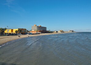 In Strandnähe, Liegestühle, Strandtücher