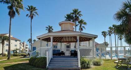 1st FLOOR LARGE 1BR, BEAUTIFUL Beach Getaway! Pool, Hot Tub, Sauna & More