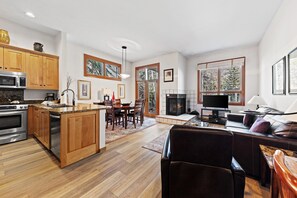 Interior - A romantic getaway awaits at this 1 bdrm Colorado-inspired condo with private patio, cozy living room and easy access to outdoor pool & hot tubs at Coldstream. (Vail)