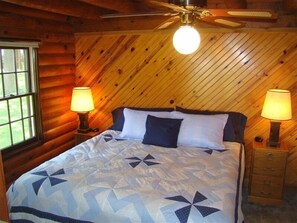 2 habitaciones, tabla de planchar con plancha y ropa de cama 
