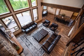 Smart TV, caminetto, videogiochi, lettore DVD