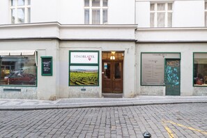 Exterior - Castle View Spacious Apartment (Prague)