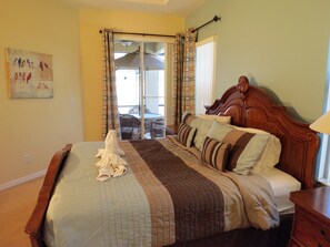 Individuell dekoriert, individuell eingerichtet, Bügeleisen/Bügelbrett