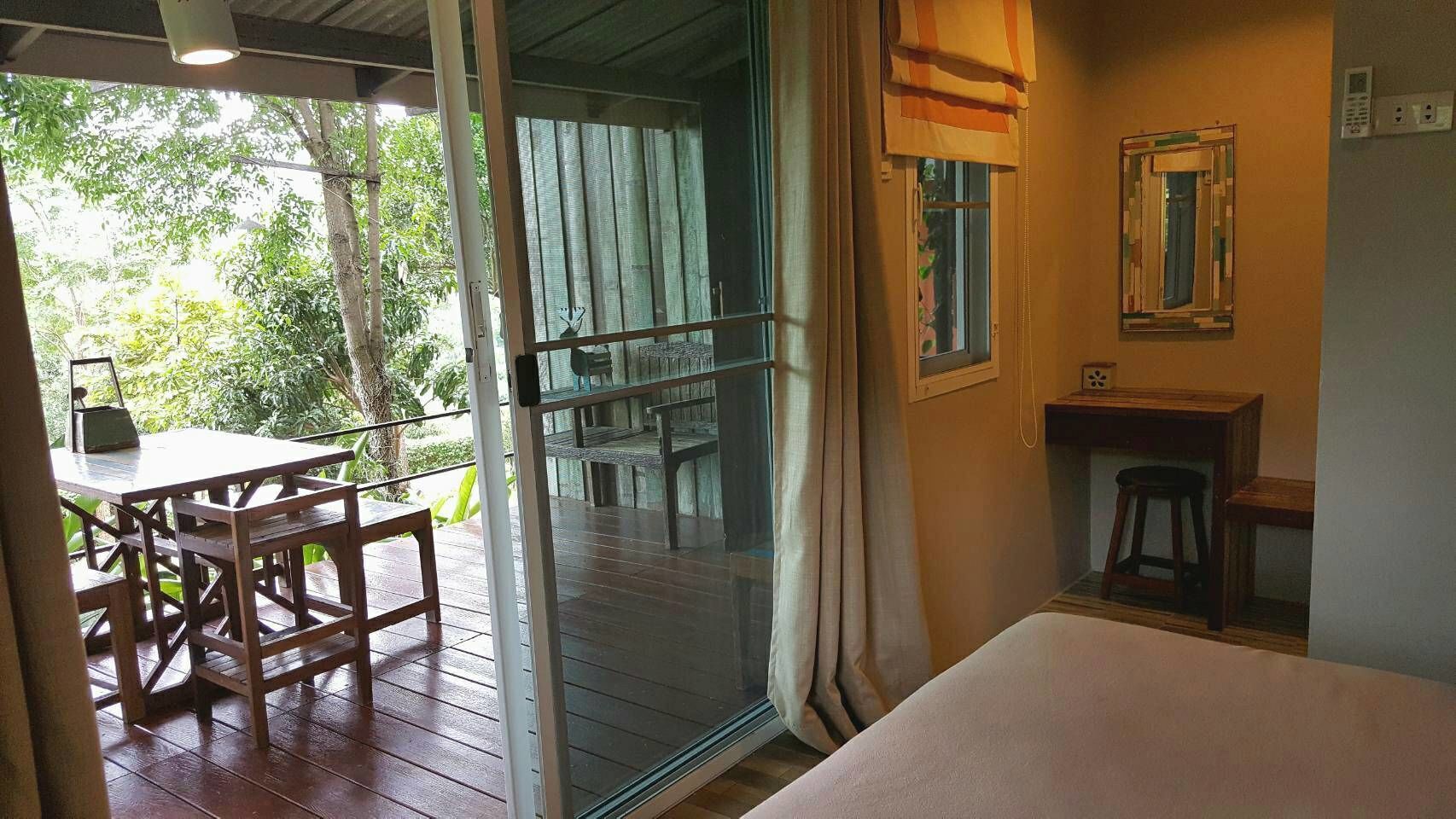 standard double room | blackout curtains