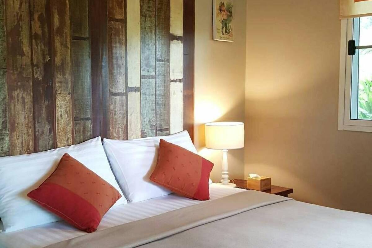 standard double room | blackout curtains