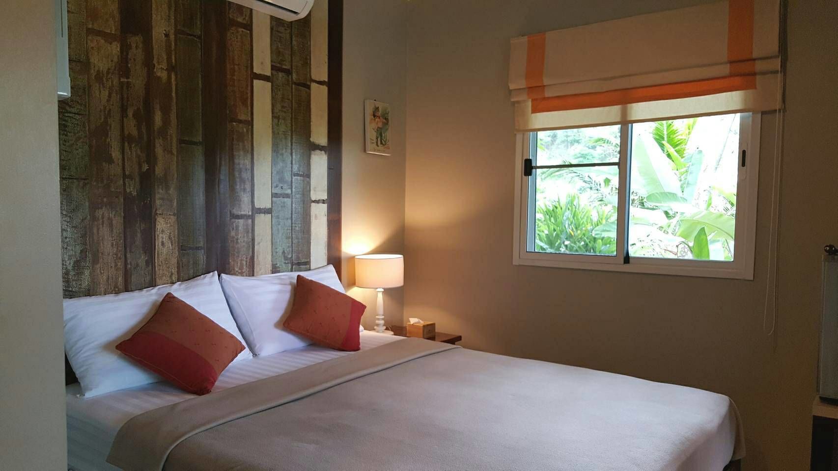 standard double room | blackout curtains