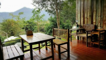 Standard Double Room | ํ
๋ผ์ค/ํํฐ์ค