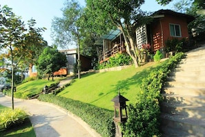 Property grounds - Baan Phuchalianglom (Suan Phueng)