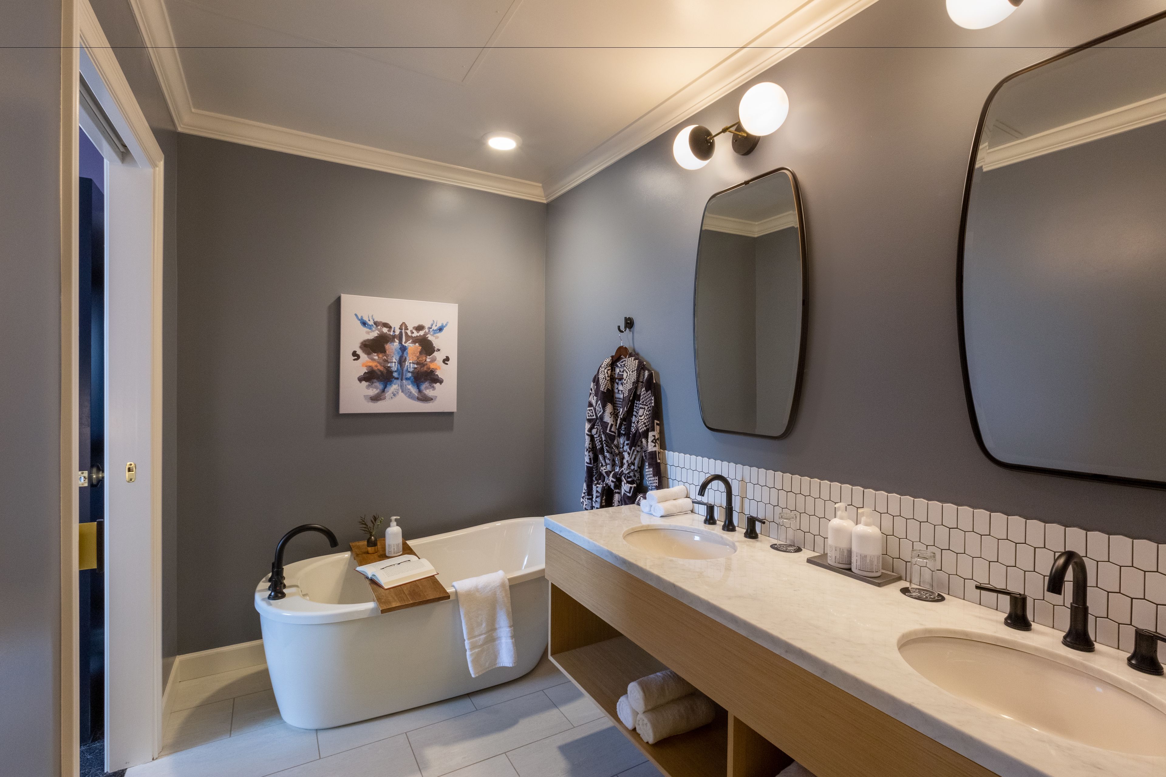 penthouse, 2 bedrooms | bathroom | shower, hair dryer, bathrobes, towels
