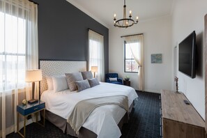 Penthouse, 2 Bedrooms | Egyptian cotton sheets, premium bedding, individually decorated