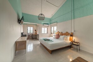 Premium Room (Queen), Lagoon View | Hypo-allergenic bedding, free WiFi, bed sheets