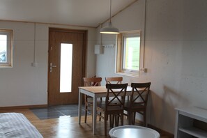 Blackout curtains, iron/ironing board, free WiFi, bed sheets - Lækjarhus Farm Holidays (Kalfatellsstadhur)