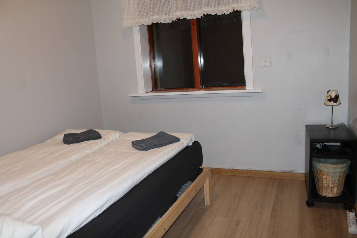 Cortinas opacas, tabla de planchar con plancha, wifi gratis