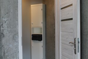 Studio | Blackout curtains, iron/ironing board, free WiFi, bed sheets - Lækjarhus Farm Holidays (Kalfatellsstadhur)