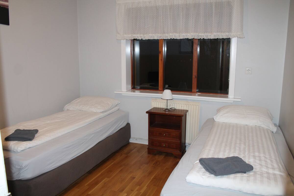 Cortinas opacas, tabla de planchar con plancha, wifi gratis