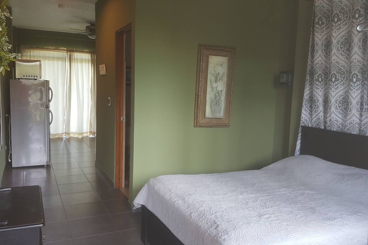 Studio Suite | 2 bedrooms, in-room safe, iron/ironing board, bed sheets