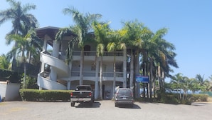 Unclassified image, 3 of 35, button - Hermosa Beach House (Jacó)
