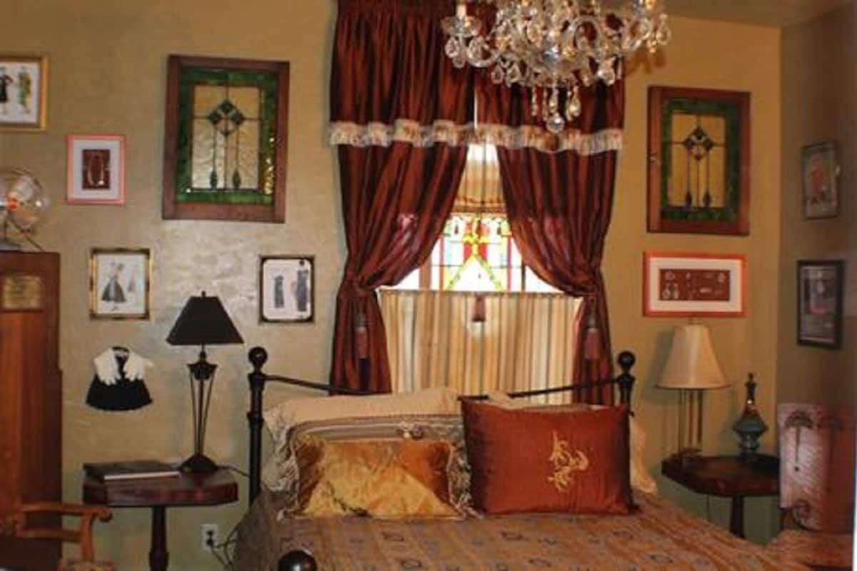 Deluxe Room, 1 Queen Bed, Non Smoking (The Gatsby Suite) | Egyptian cotton sheets, memory foam beds, desk