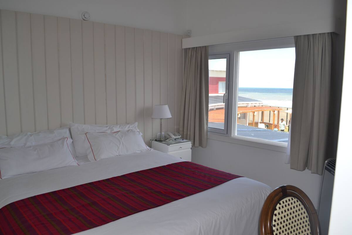 Luxury Apartment, 1 Bedroom, Private Bathroom | Frette Italian sheets, premium bedding, down comforters, pillowtop beds
