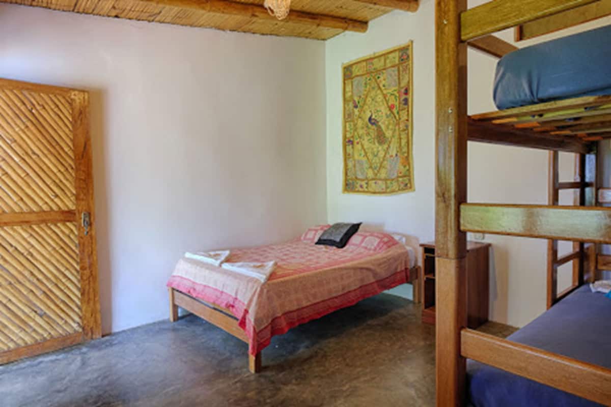Bungalow (4 pax) | Desk, iron/ironing board, free cots/infant beds, free rollaway beds