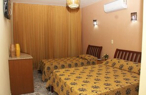 Triple Room | Minibar, desk, free WiFi