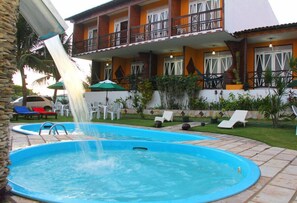 Outdoor spa tub - Pousada Gitana (Parnamirim)