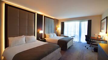 Suite junior, 2 camas Queen size, para no fumadores (Doble) | 1 habitación, minibar, caja de seguridad en la habitación y escritorio