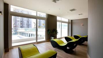 Couples treatment room(s), sauna, hot tub, steam room